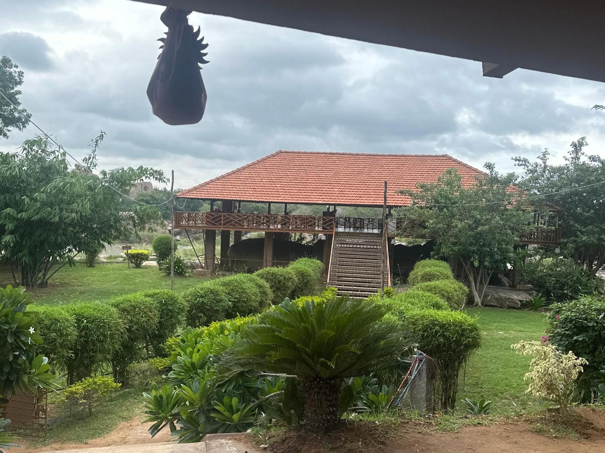 Leo Wooden Resorts Hampi Zewnętrze zdjęcie