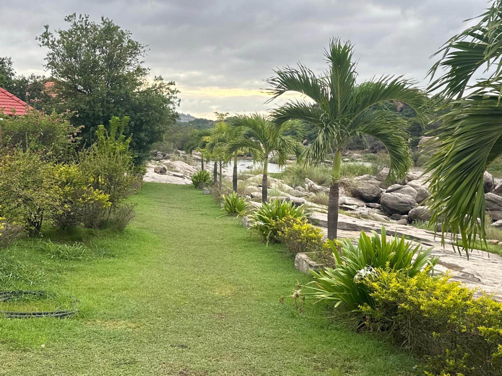Leo Wooden Resorts Hampi Zewnętrze zdjęcie